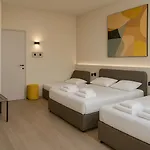 Garda לינה וארוחת בוקר 4*
